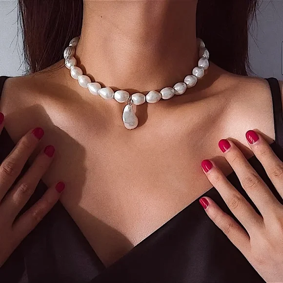 Elegant White Pearl Necklace - Picture 2 of 7